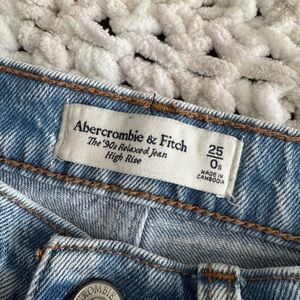 Abercrombie & Fitch 90s Relaxed High Rise Jeans
